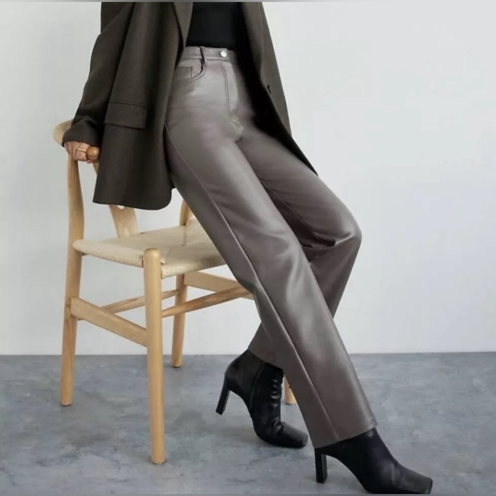 NWOT Aritzia Wilfred Vegan Leather Pants, Size 4